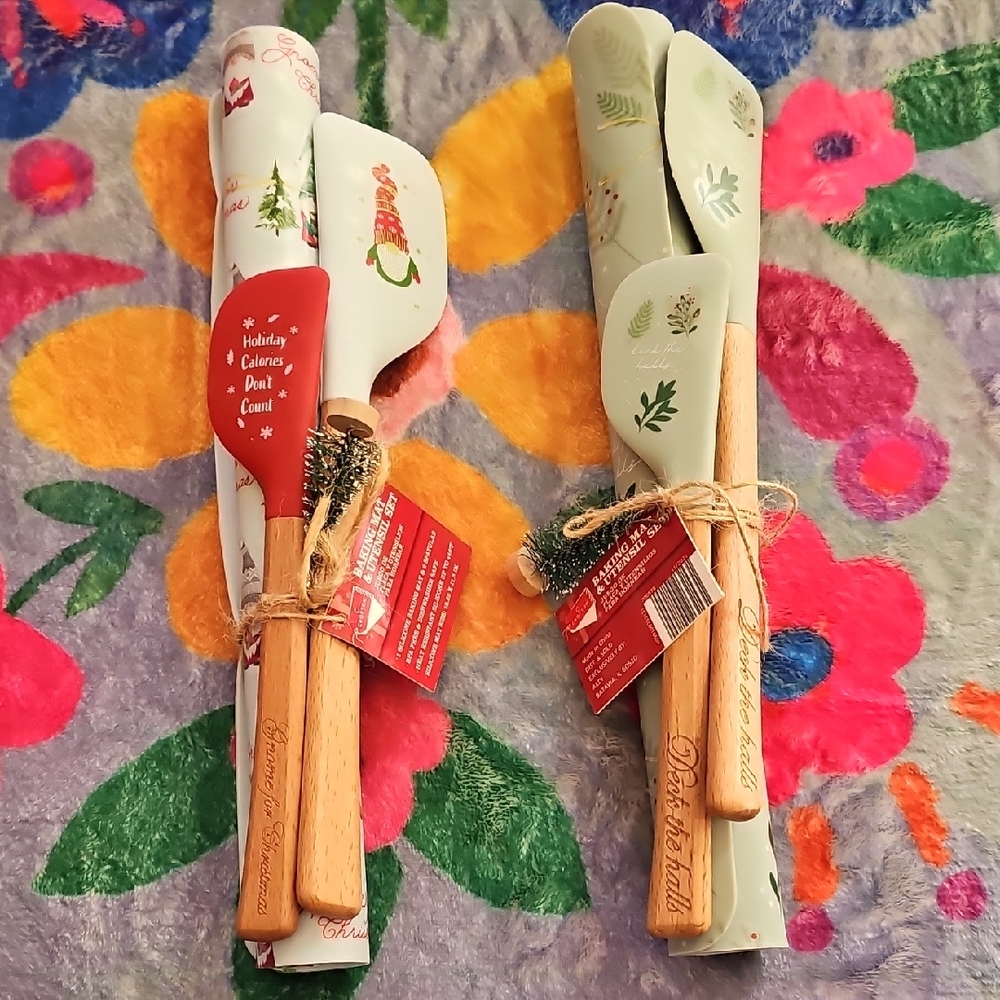 2 Sets Of Holiday Baking Mat And Spatula Set with Wooden Handles
